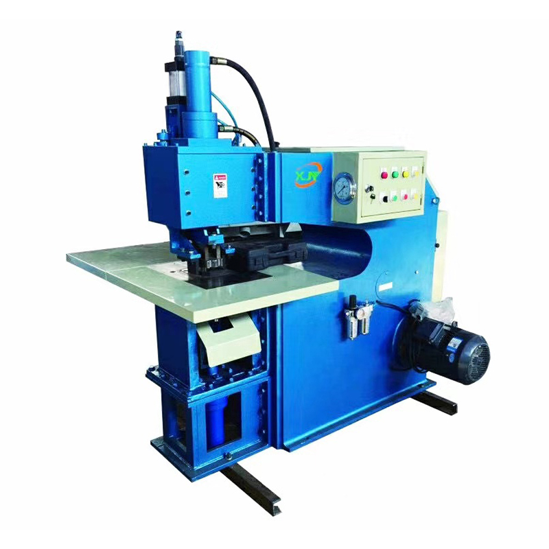 Core veneer patching machine