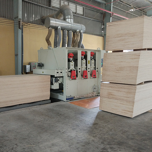 Three Sanding heads working